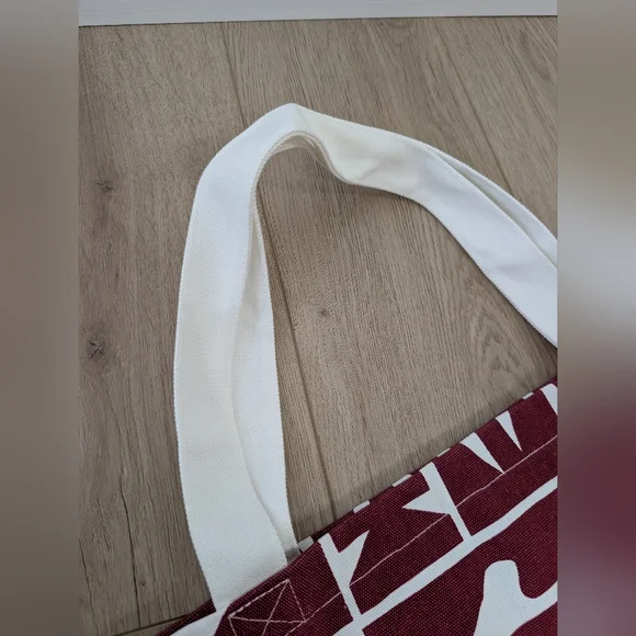 Vuori limited-edition Holiday 2025 tote - Picture 2 of 7